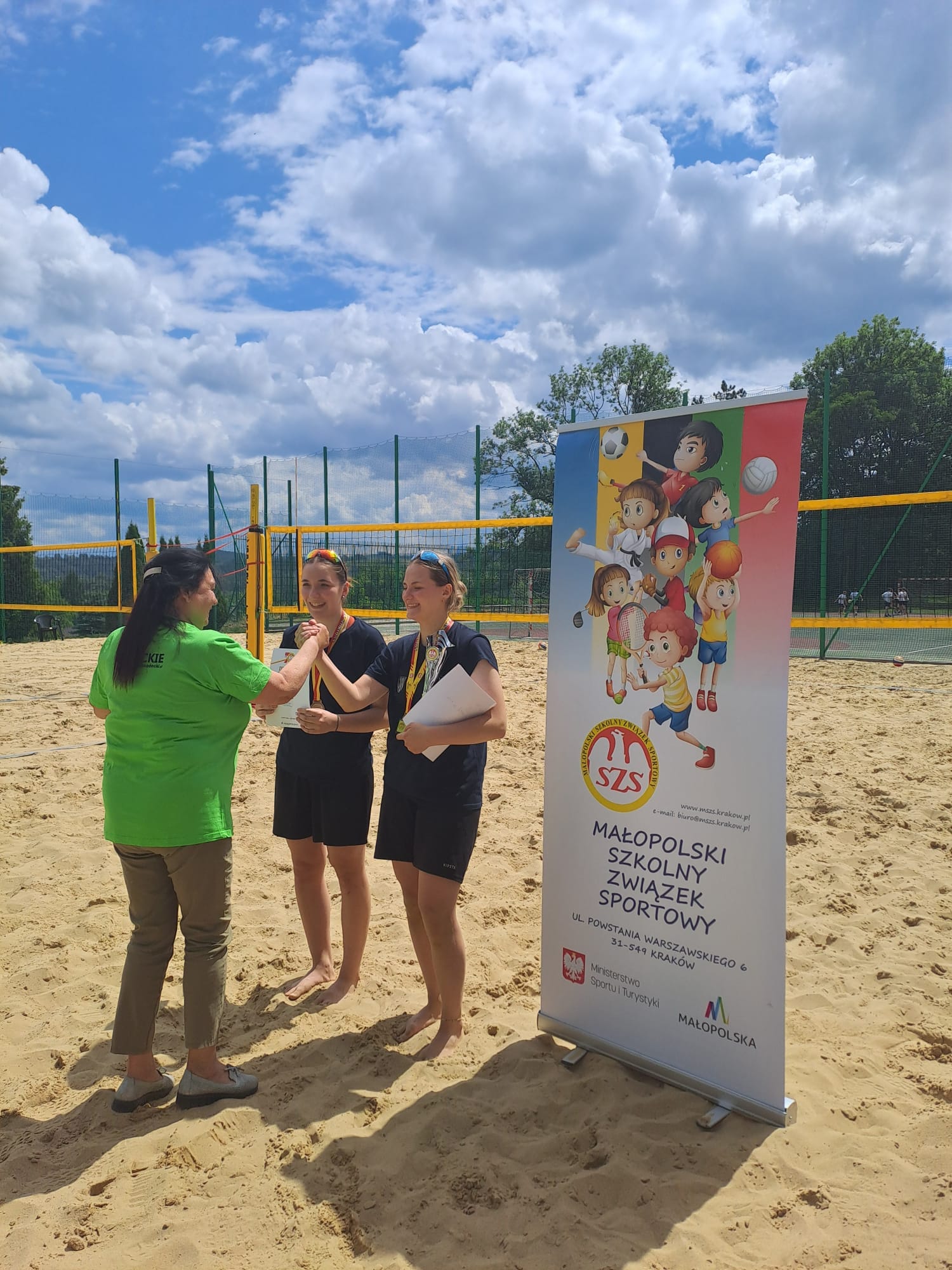 Zdjęcie Plażowa dziewcząt półfinał (2)39c65706-cbe2-46e1-8747-0b88c2c4e9bb.jpg w galerii Licealiada Młodzieży Szkolnej w Siatkówce plażowej dziewcząt - Małopolski półfinał